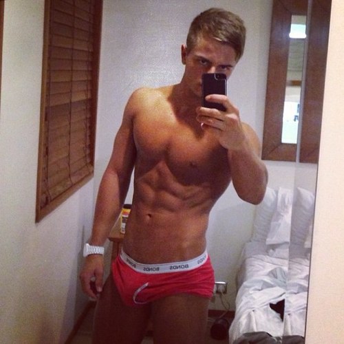 Born in 🇺🇸 
Fell in love in 🇳🇱 
 #TeamGay #Fitness #Crossfit