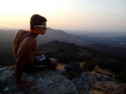 no vivo sin mi deporte, sin mis entrenamientos, me encantan los deportes extremos!
odio a muerte el alcohol i el tabaco. 
Crossfit is my life

CROSSFITTER