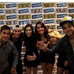 ''Cresçam acreditando nos seus sonhos e assim continuaremos vivos por dentro .''  Mel Fronckowiak
