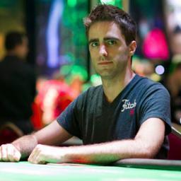 Jogador profissional de Poker de cashgame e torneios.