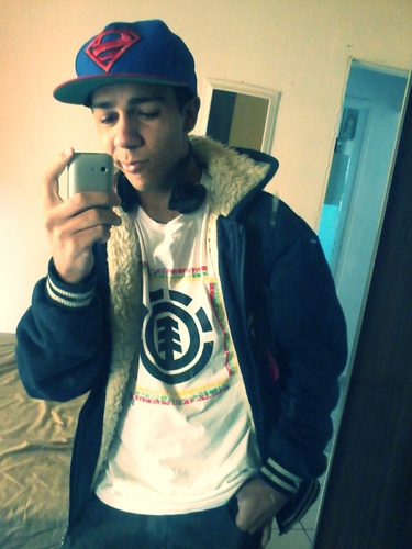 Seei laah :S. queem se descreve se limita. :D