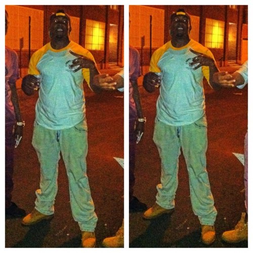 #1/29/92 baby! #TeamSingle #TeamAquarius #TeamDarkskin #TeamFreak lol #TeamWaves #TeamNIU #Teamiphone. Im looking for her too.! Follow my homie @dream_indulging