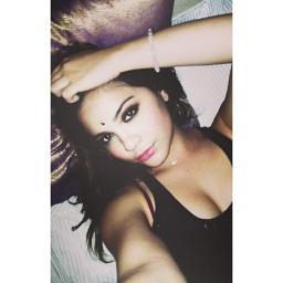 the girl with love in her eyes and flowers in her hair

(fl/rp)


kik: stellalunaa