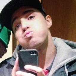    Sempre que eu der um sorriso é porque eu lembrei de ti.   Eu te amo demais anjo @DalesteBR ♥ 