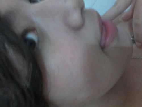 Eu so meio q bipolar mais isso e normal pra mim gosto de video game e futebol mas ao mesmo tempo d pintar a unha e etc... varios amigos e varias paixoes  sz ...