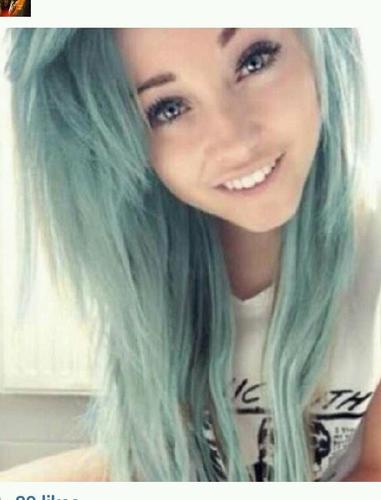 20 yr old -Manchester- learning how to become a medic. Dublin university!  love life too much. i followed Justin Bieber just fo' the fun of it