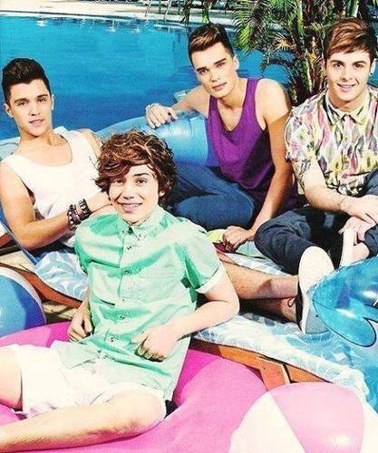 Kayleigh here, created this twitter page for the amazing Union J I love them so much 3
