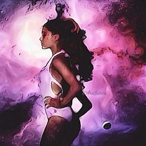 If you dont like Ariana then your a stupid hoe
