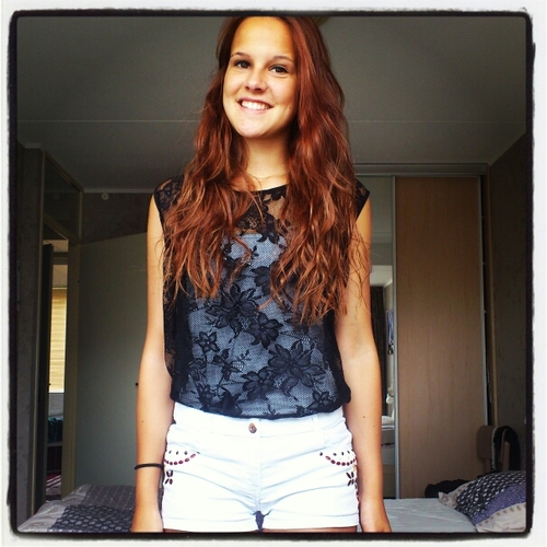 I would be smiling if I wasn't so desperate and i would be patient if i had the time - Ik houvanjou baby xxx' @Lydiaa_K