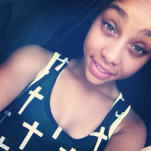 Facebook : Chanel Hayes 
IG : _phasionkilla