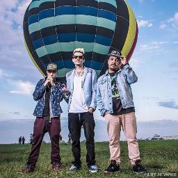 Pra que bio se o meu amor por eles já define minha vida! @djkalfani , @Adrpollo e @tomim_pollo 
      Sinze:15.07.13