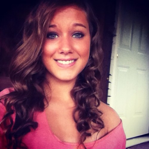 taylormichell95's profile picture. Shes got alotta beauty,, alotta class,, a bright future,, but a fucked up past.✌