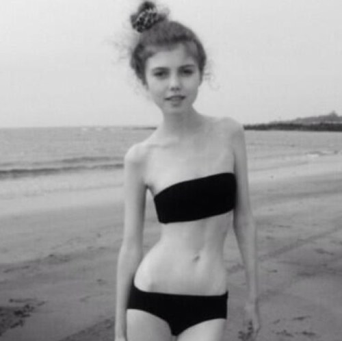 CW: 53,5 GW1: 49.0kg GW2: 47.0kg GW3: 45.0kg UGW: 40.0kg •bulimia controls my life