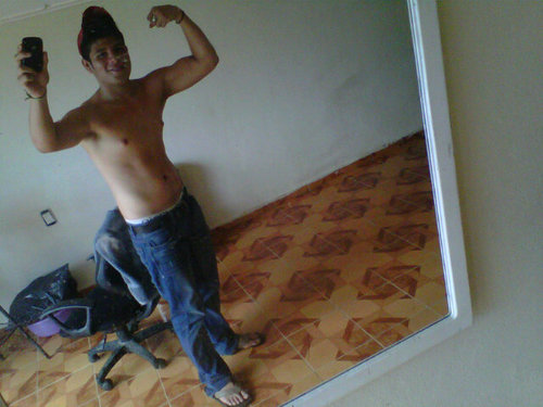 Ps la neta soy buen p2,amigable soy buen cuate y ps la neta no se valorar lo q tengo x q los q me aman los lastimo y los pierdo pero espero cambiar