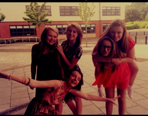 Girl band from Newcasle Upon Tyne. Steph, Abbey, Fern and Emma! FOLLOW OUR NEW ACCOUNT @FirstAvenueBand
