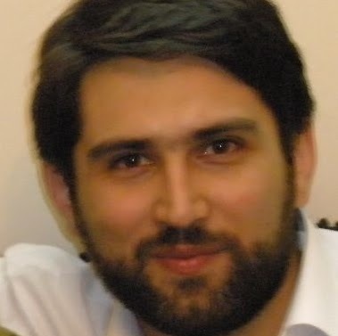 هزار گونه سخن در دهان و لب خاموش
