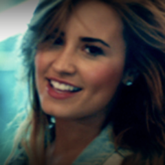 ELA DISSE:''Obrigado'' ''Eu te amo'' ''Brigadeirow'' ''Tchau'' ....  
Demi não é só beleza ela é história ,inspiração, luta, força, fé.