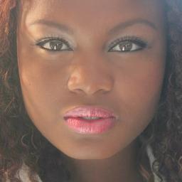 Cantora desde o ventre da minha mãe! Sou feliz por fazer o que mais gosto! Sigam-me os bons!