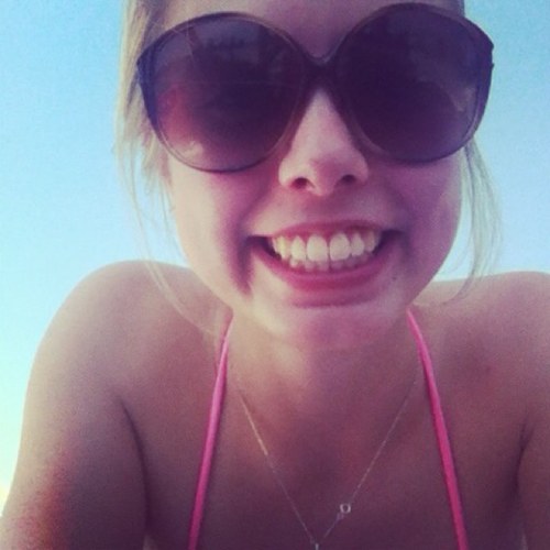 _haylsxo's profile picture. be humble for you are made of earth. be noble for you are made of stars.