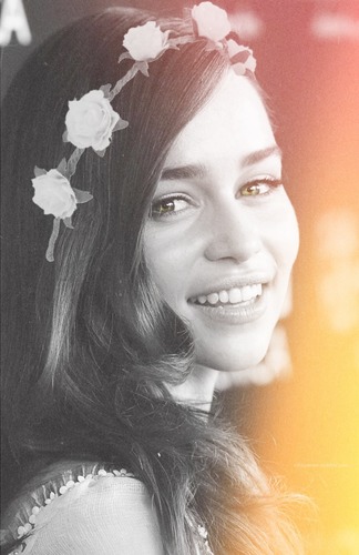 Hija de Sophia y Gideon Lightwood. Orgullosa de ser una cazadora de sombras. Arisca a veces, generalmente agradable.
