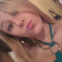 - Quem sabe um dia a gente se tromba nem que seja sonhando pra eu te dar o abraço que ficou faltando. ♪♫