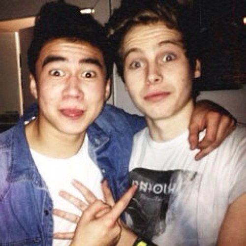 i just fucking love 5SOS okay?
