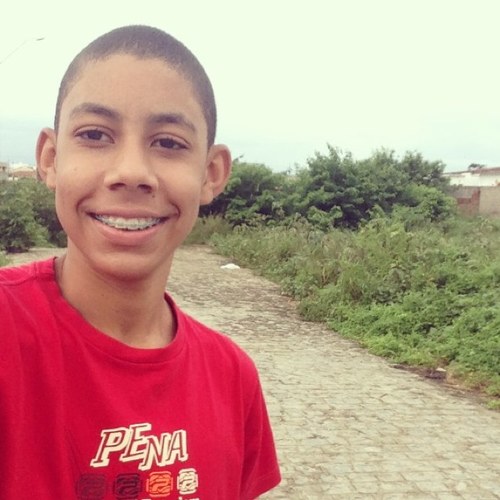 Quem não estima a vida , não a merece !!