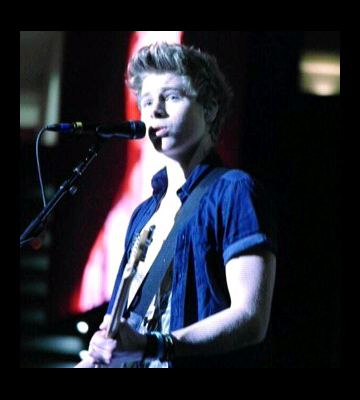 Luke Hemmings, 1/4 SOS.
