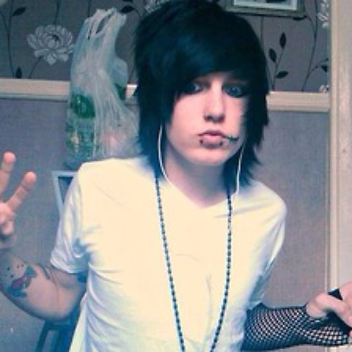 Gay/single/ MIW/BVB/SS/AA/SLIPKNOT/CHELSEA GRIN/ ETC./ I do follow back ❤BATMAN❤