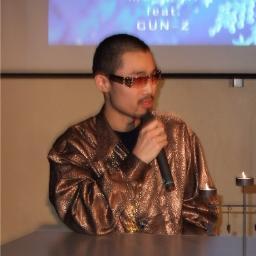 ラップしたり、歌ったりします。