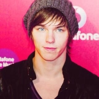 Vindictive, Manipulative, bastard. Wanker. Older brother to @AllFuckingMad_ 
@Michelle_Nips is my everything. #StonemCurse [RP|18+|SKINS\]