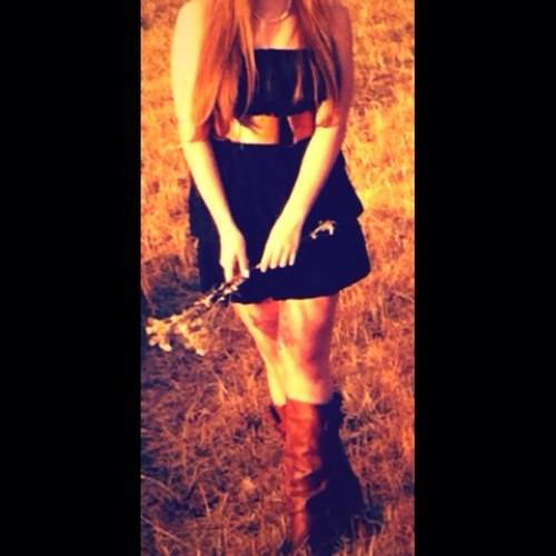 I'm a proper southern girl who wears a tiara instaed of a cowboy hat, and will stand for nothing less than royal standards. Avi is me♡