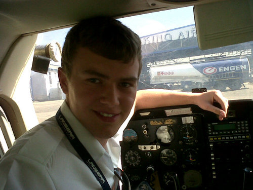 Future British pilot..becoming a airline pilot, flight instructor, bush pilot, aerobatic pilot #Avgeek/ flying for skyhawk aviation