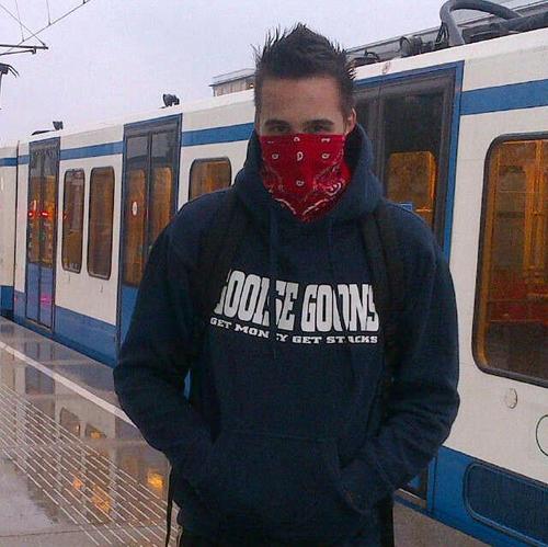 #GooiseGoon Get Money, Get Stacks 
I'M 15
Nummer vraag maar ^^
╭∩╮（︶︿︶）╭∩╮