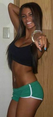 ronbruga's profile picture. Constructora de sueños, fotógrafa de ilusiones y folladora de emociones.