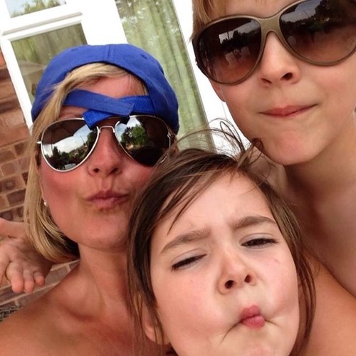 Mom to 2 gorgeous children, wife, wine drinker, school business manger & a happy lady!! x