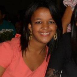 sou mineira,tenho 17anos,evangelica.Sou bem humorada,flamenguista.participo da igreja casa de oraçao q é uma benção♥
