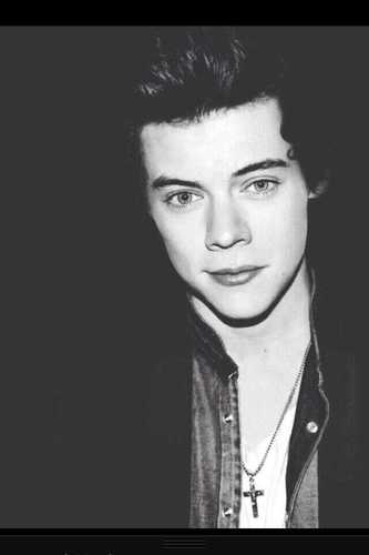 |vampire|numb inside|Darkness is what I am| Don't get to close to me|18 years old|gay|wanting to die|