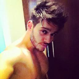 Impossível descrever o tamanho do amor que eu sinto por você em tão poucas linhas assim @Lucasslucco ♥ Criado dia: 17/07/2013 por: @larissafelicio_