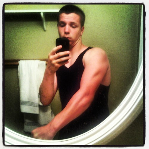 Hellur. :) Love working out and running.