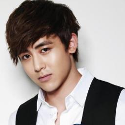 una gran persona que es fan de la musica sobre todo el K POP  Y PORSUPUESTO   fan INCONDICIONAL de 2PM