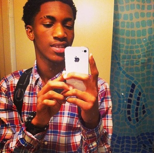 god ! follow me i follow back ! basketball is Life ! 3.29 ; just a young nigga trying to be somebody . follow me on instagram @_march29th .