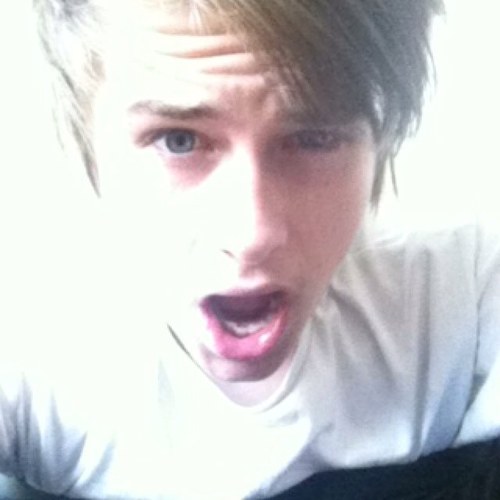 A British Protoss player. Part of Team BCN check out my stream