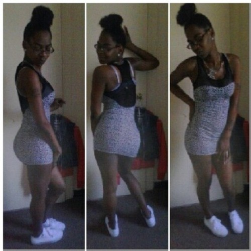 56 Carmel cute in the face thick in the waste i love 2 party,shop,& just have a good time Team yatted Team Lesbian .. In that order
