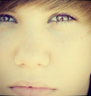 Bonjour. I'm 15!!! I'm from Arizona. I like surfing,skateboard, and graffiti. Play guitar and dance(; My instagram: rick_scofield