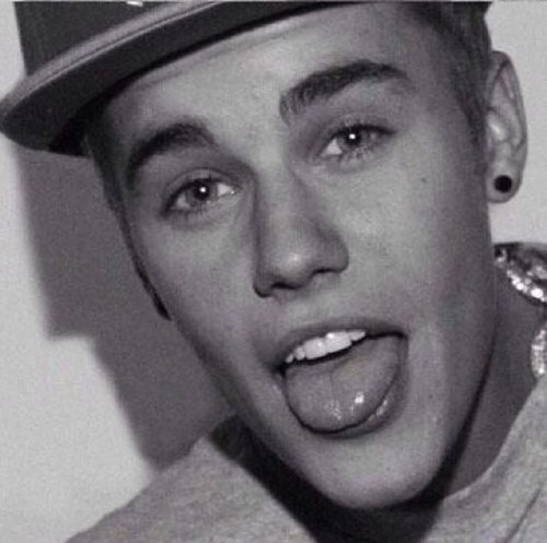 This was a free follow, now please go follow @Bieber2303 #BeliebersHelpBeliebers