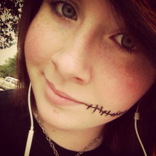 Hello! My name is Jay! I am just a piece of lint in this pocket that is the world! Music is my drug :3