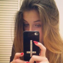 A vida é curta, então não desperdicie seu tempo com quem não merece! *-*