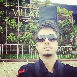 Músico profissional, baixista com Deus no comando sempre!!!!