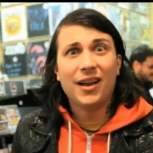 MCR,MSI(follows),Greenday,Eminem,NYD,
#TeamLoki,Youtubers, and Kick-ass 
                  I follow back